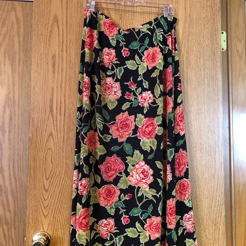 Coldwater Creek floral print skirt.  Size PL